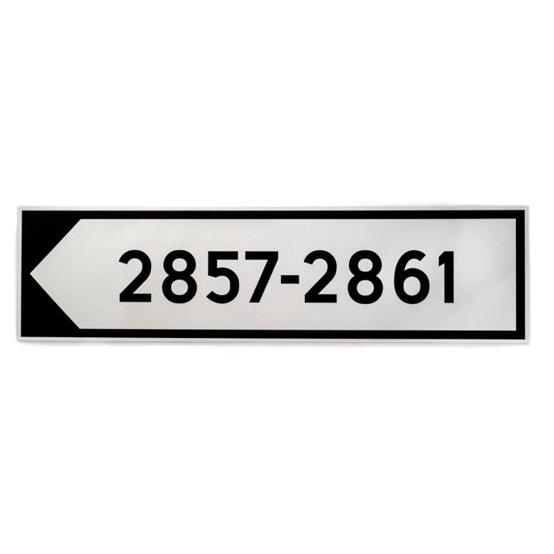 Tilvisningsskilt med veinavn/husnummer dobbeltsidig 16x60 cm